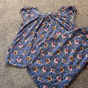 Tku La Floral Blue Top and Bermuda shorts
PJ Set

Size 4X